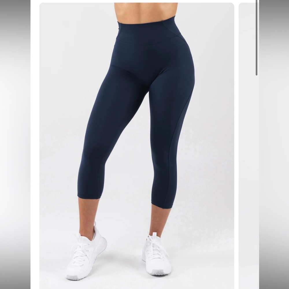 Alphalete Aura Ultra High Rise Capri Leggings